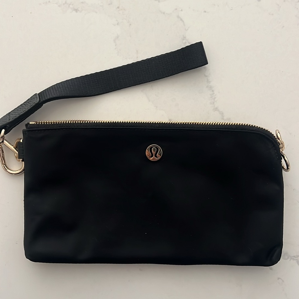 Lululemon wristlet black
